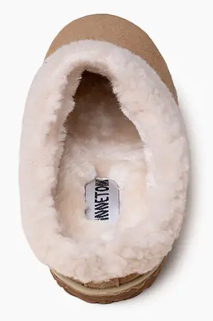 Women’s Minnetonka Spruce – Cozy Comfort for Home and Beyond