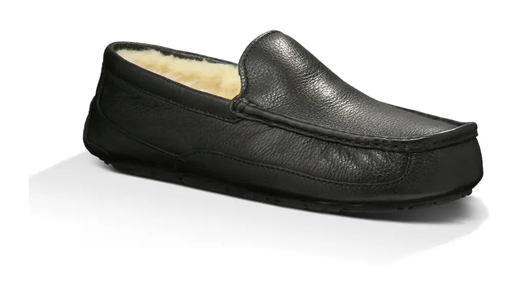 The Men’s UGG Ascot (Leather) Slipper – Timeless Style & Everyday Comfort DARK-SPICE-M-15 UGG