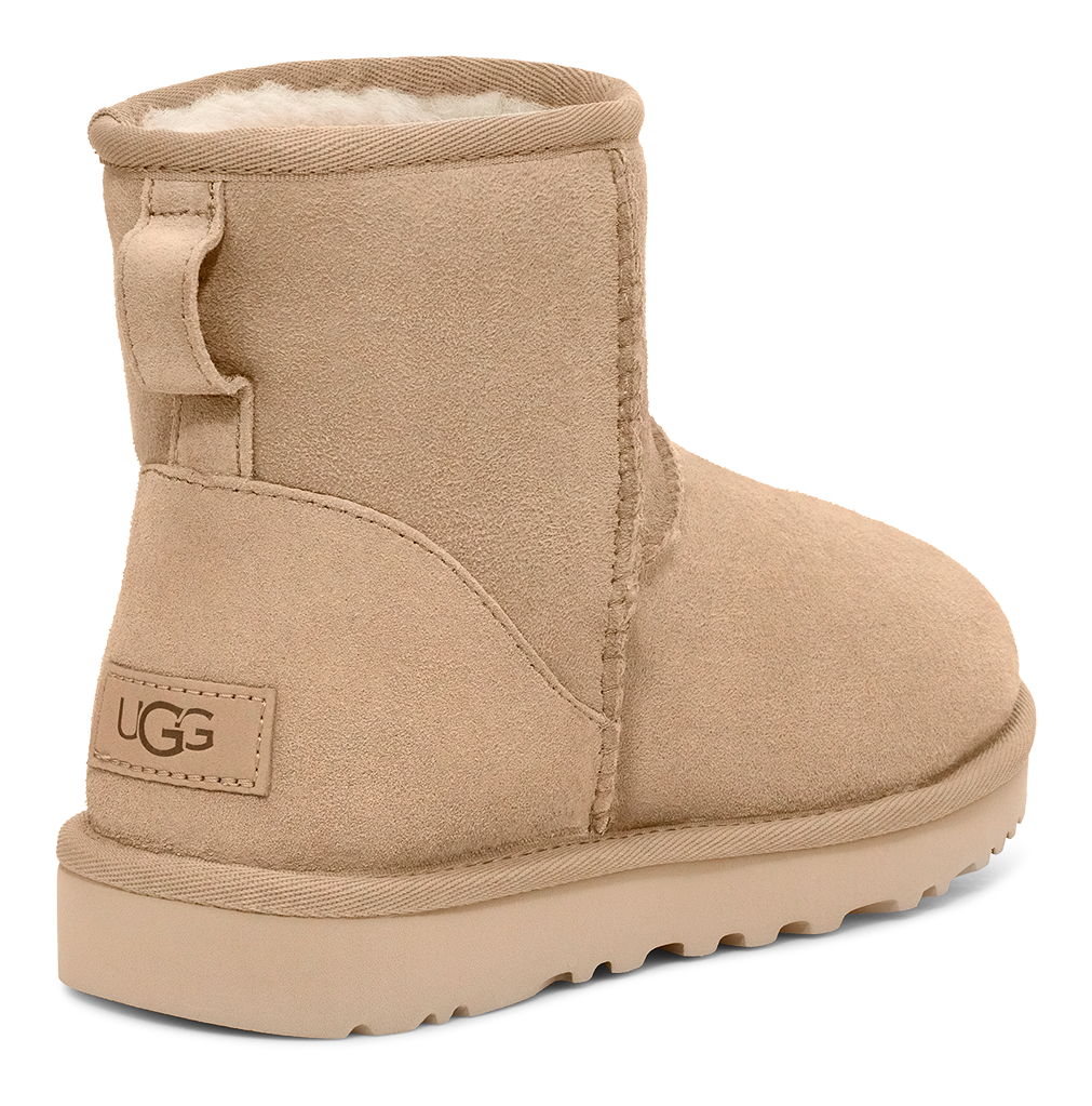 Women’s UGG Classic Mini II – Iconic Comfort & Effortless Style