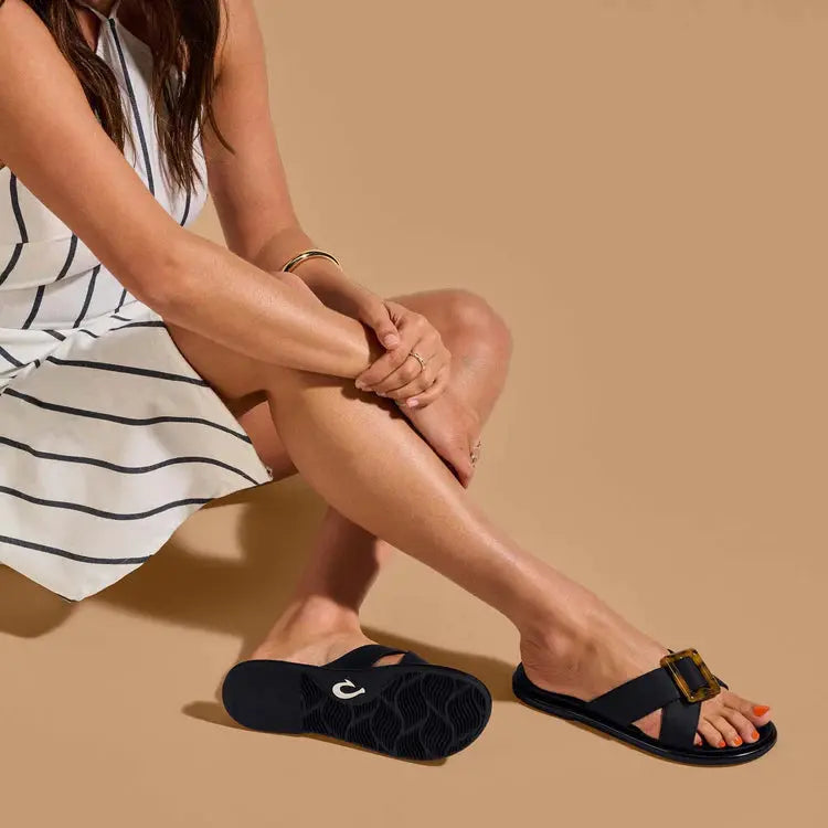 Olukai La'i Slide – Stylish & Water-Friendly Comfort