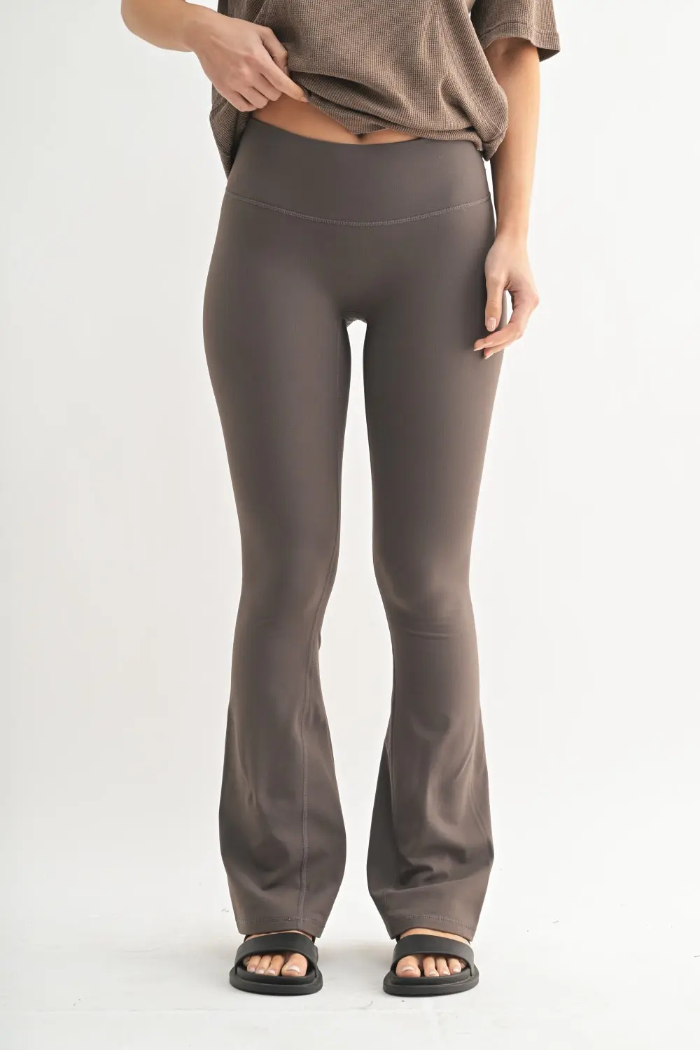 Mono B Flared Fleece Leggings – Warm, Sculpting & Ultra-Flattering MONO B