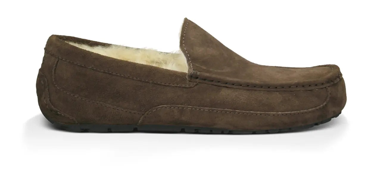 Men’s UGG Ascot (Suede) – Classic Moc-Toe Slipper with Indoor/Outdoor Comfort UGG