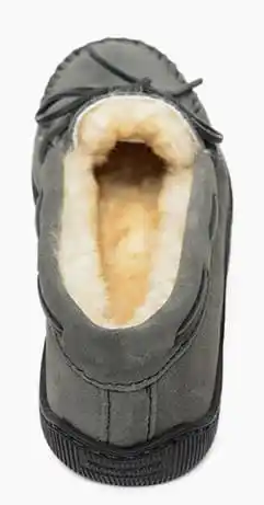 Men’s Minnetonka Sheepskin Hardsole Slipper – Classic Comfort Indoors and Out