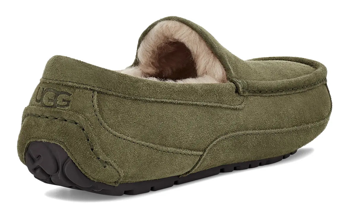 Men’s UGG Ascot (Suede) – Classic Moc-Toe Slipper with Indoor/Outdoor Comfort UGG