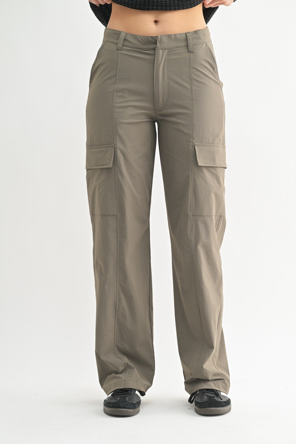 Mono B Mid-Rise Wide Leg Cargo Pants – Oversized Mid-Rise Performance Cargo Pants MONO B