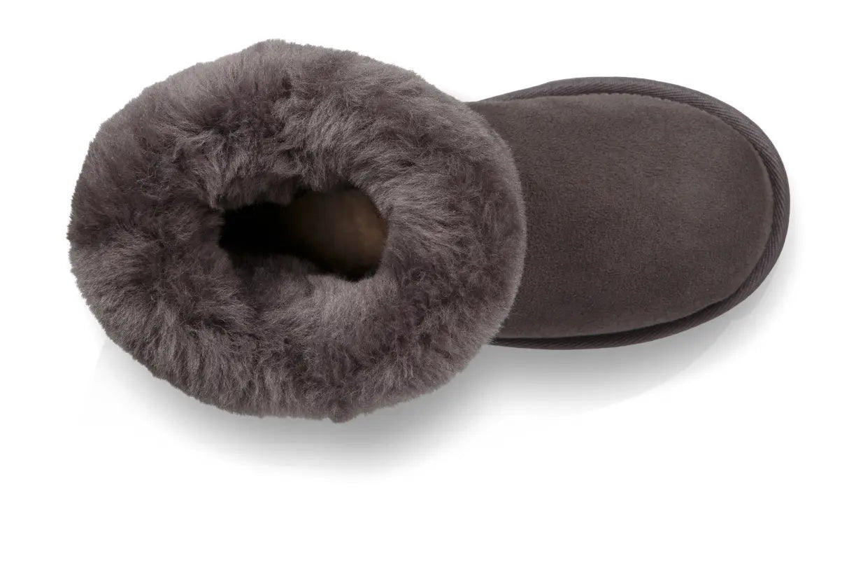 Kids' UGG Classic Short II – Cozy, Durable & Play-Ready    UGG