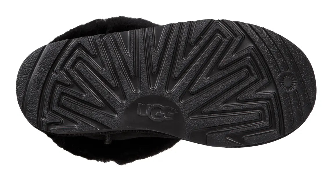 Kids' UGG Classic Short II – Cozy, Durable & Play-Ready    UGG