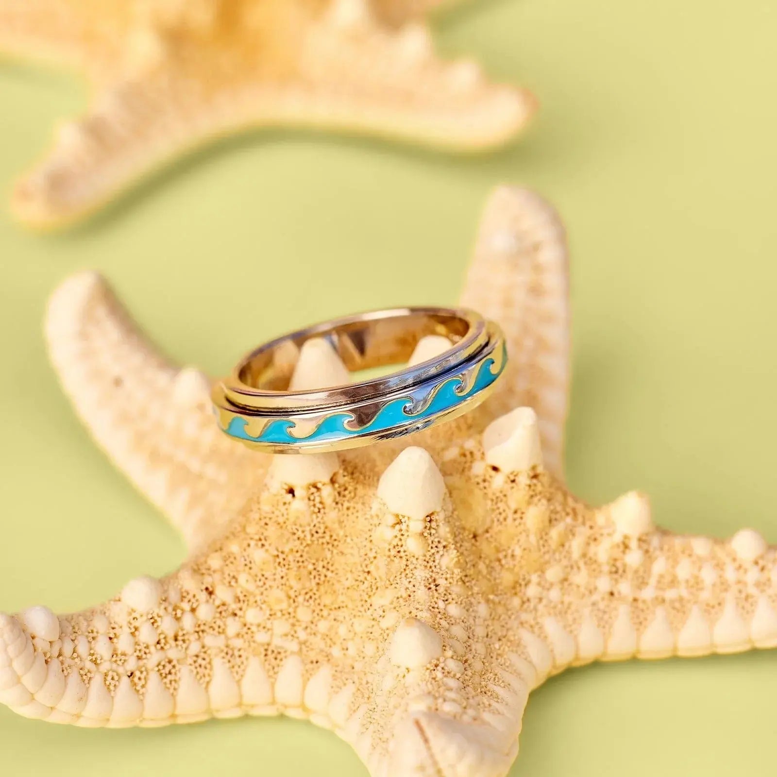 Pura Vida Enamel Wave Fidget Ring – Ocean-Inspired Style PURA VIDA BRACELETS