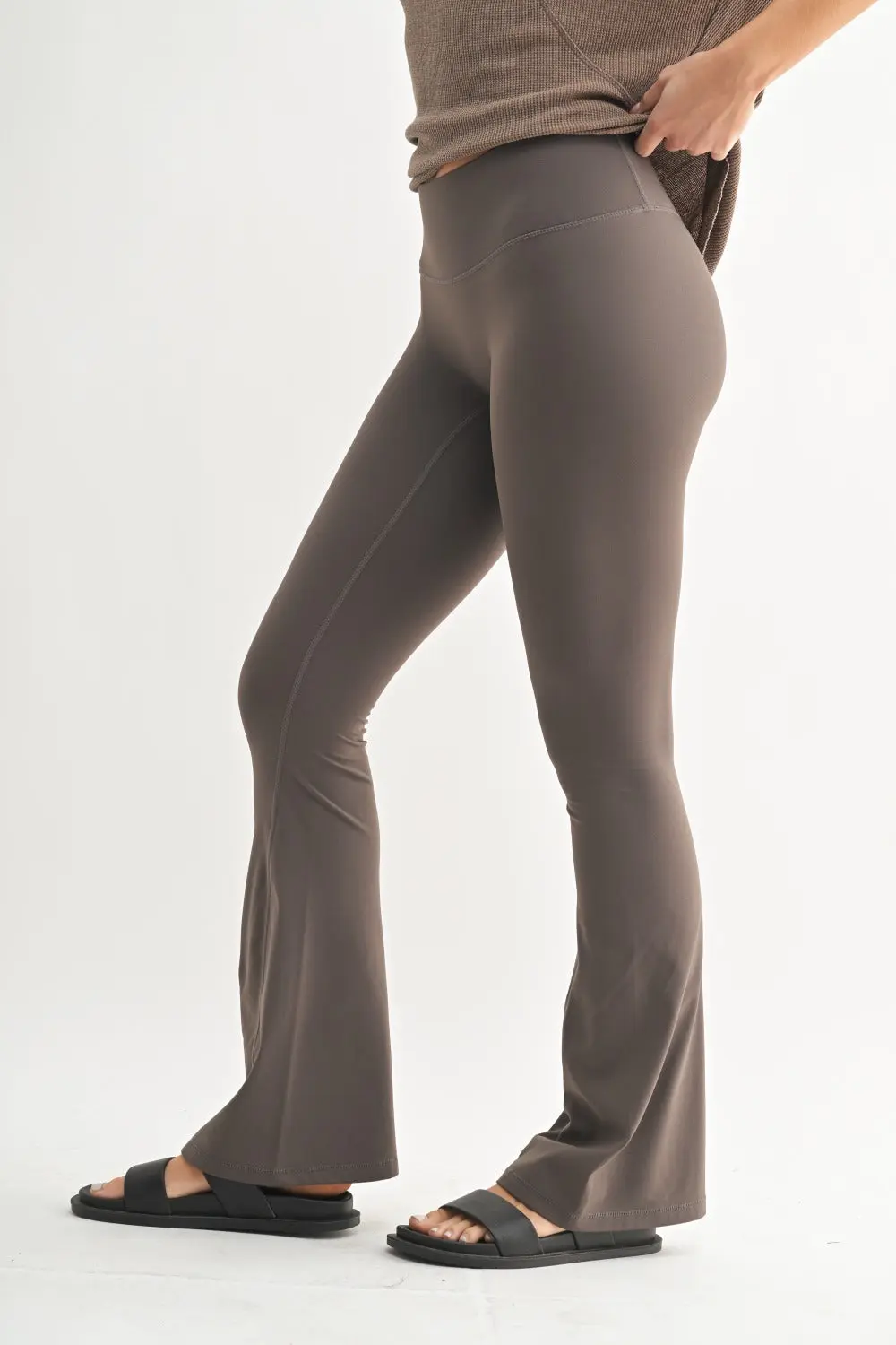Mono B Flared Fleece Leggings – Warm, Sculpting & Ultra-Flattering MONO B