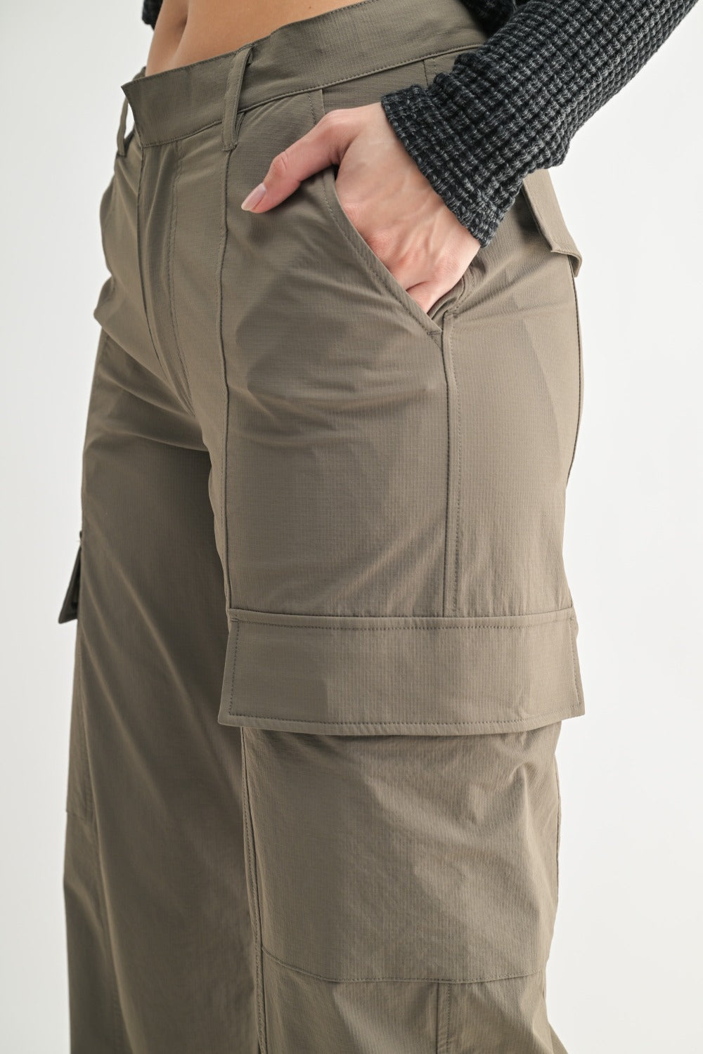 Mono B Mid-Rise Wide Leg Cargo Pants – Oversized Mid-Rise Performance Cargo Pants MONO B