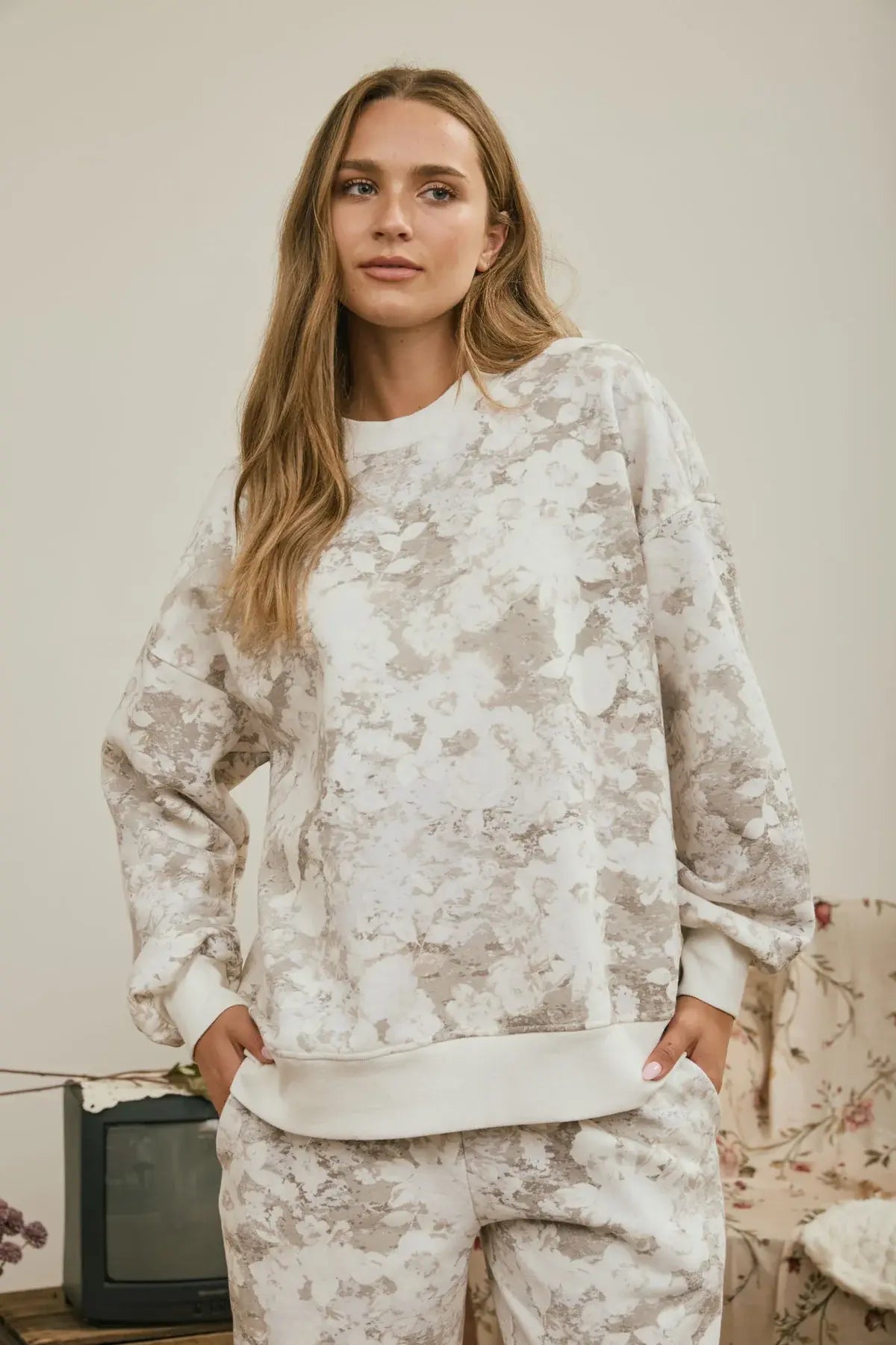 Blu Pepper Field of Dreams Pullover – Floral Wash Boxy Fit Sweatshirt Product variant