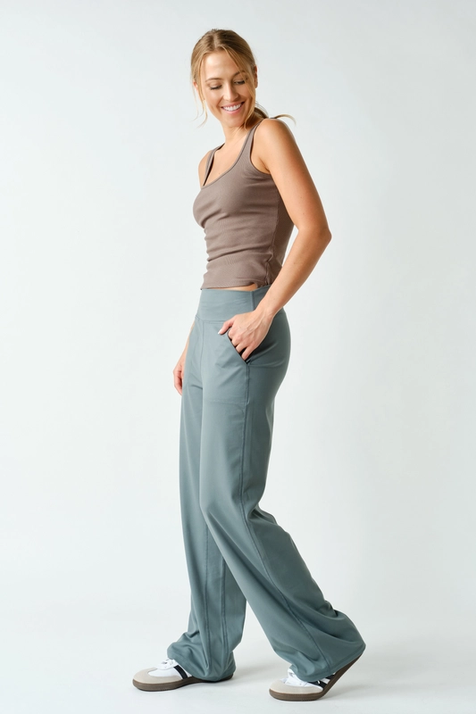 Mono B Ribbed Square Neck Tank – Everyday Fitted Tank