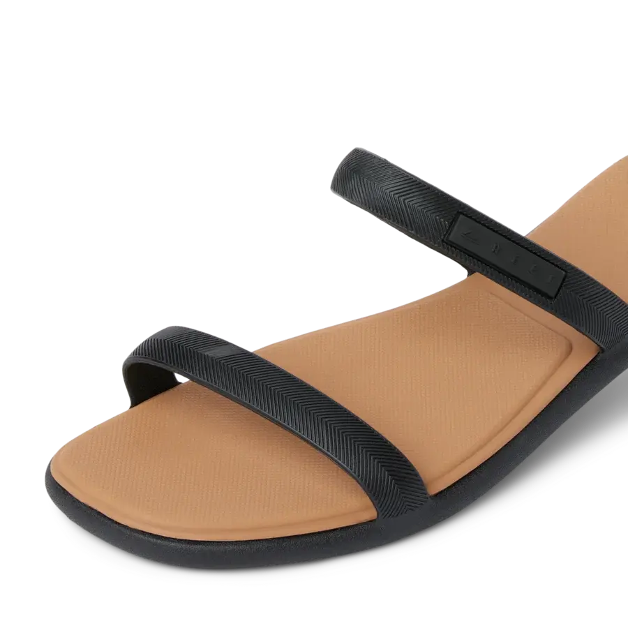 Reef Water Willow Marina – Women’s Square Toe Water-Friendly Sandal REEF