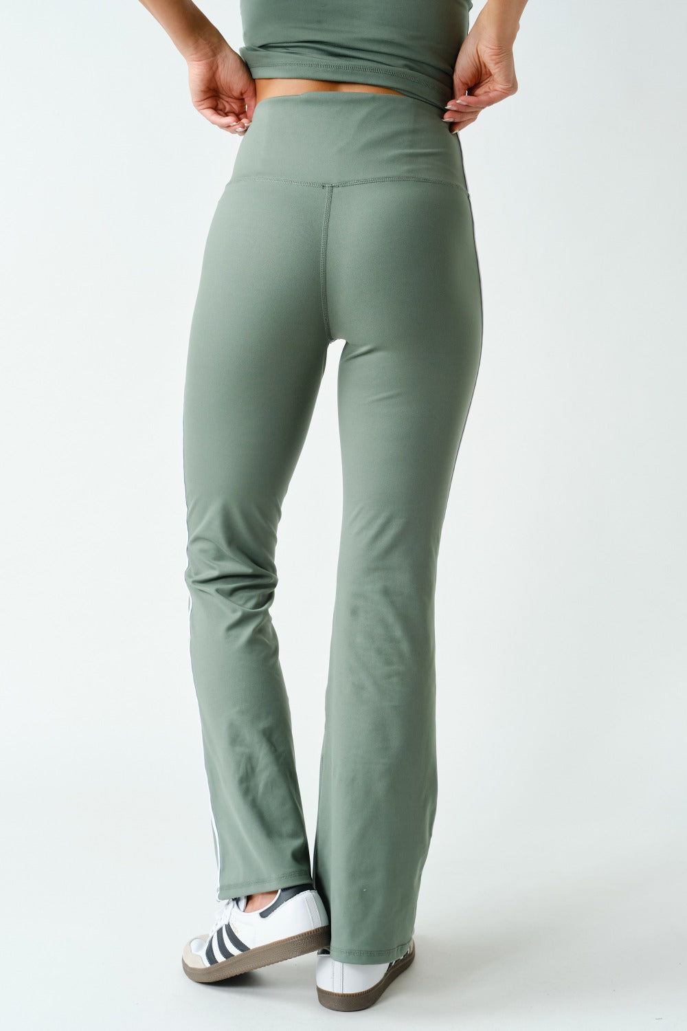 Mono B Sculpted High-Waist Flare Leggings – Contour Fit Activewear MONO B