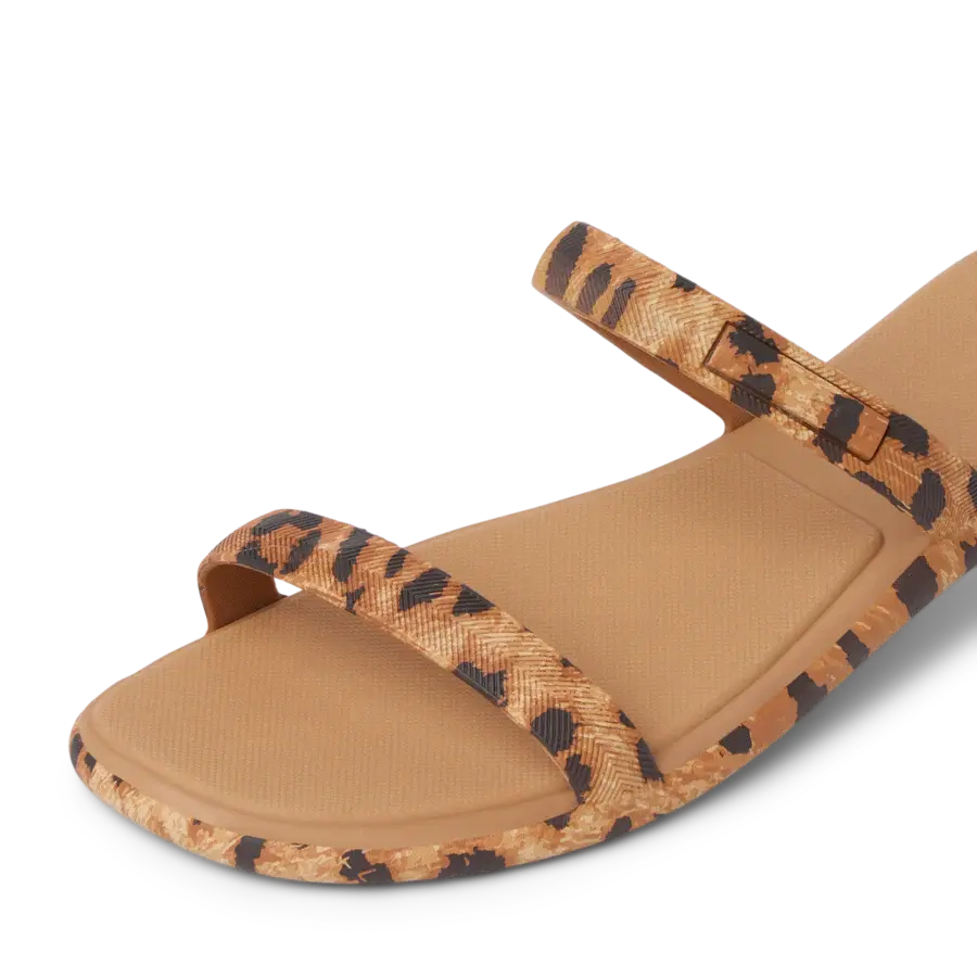 Reef Water Willow Marina – Women’s Square Toe Water-Friendly Sandal REEF