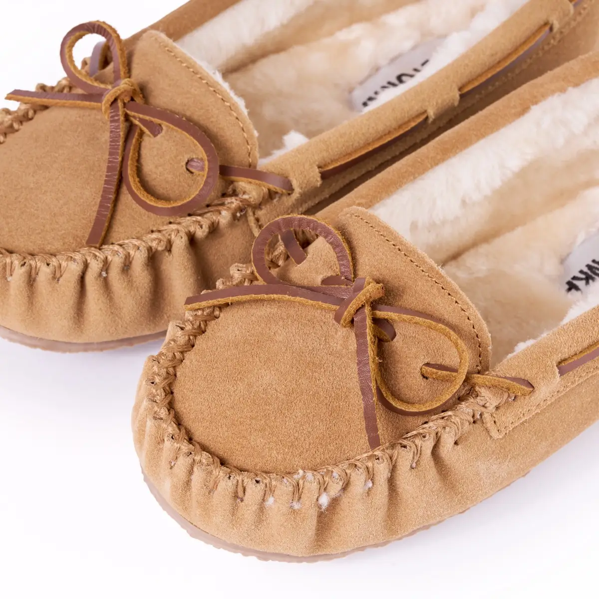 Women’s Minnetonka Cally – Classic Moccasin Style with Cozy Comfort