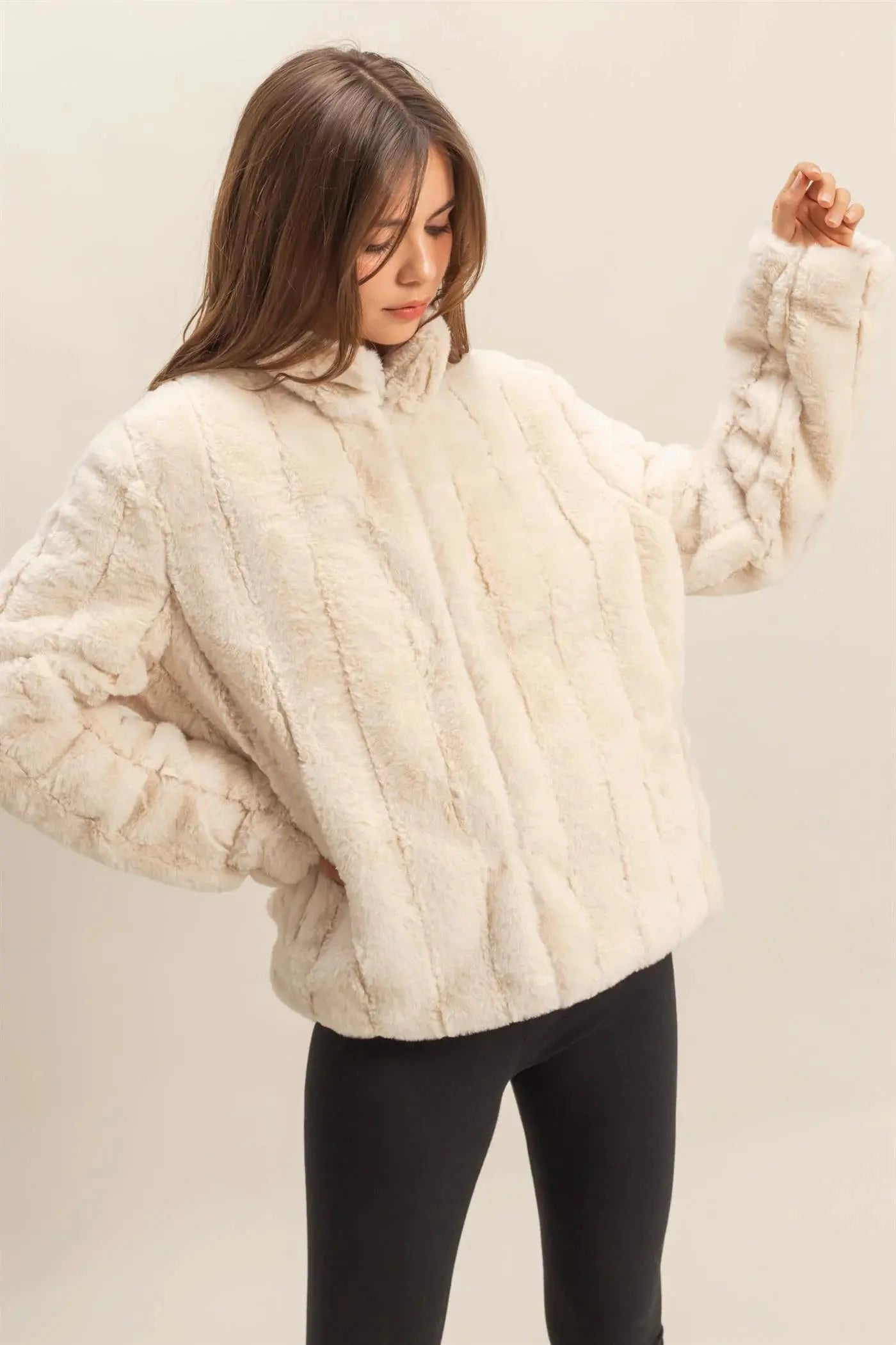 Hyfive Inc. Wonderland Coat – Faux Fur Women’s Classic Jacket    HYFIVE INC