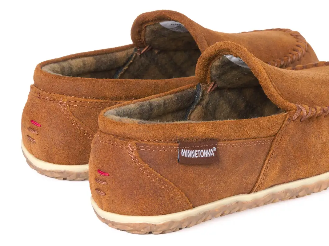 Men’s Minnetonka Tilden – Everyday Comfort from Home to Town