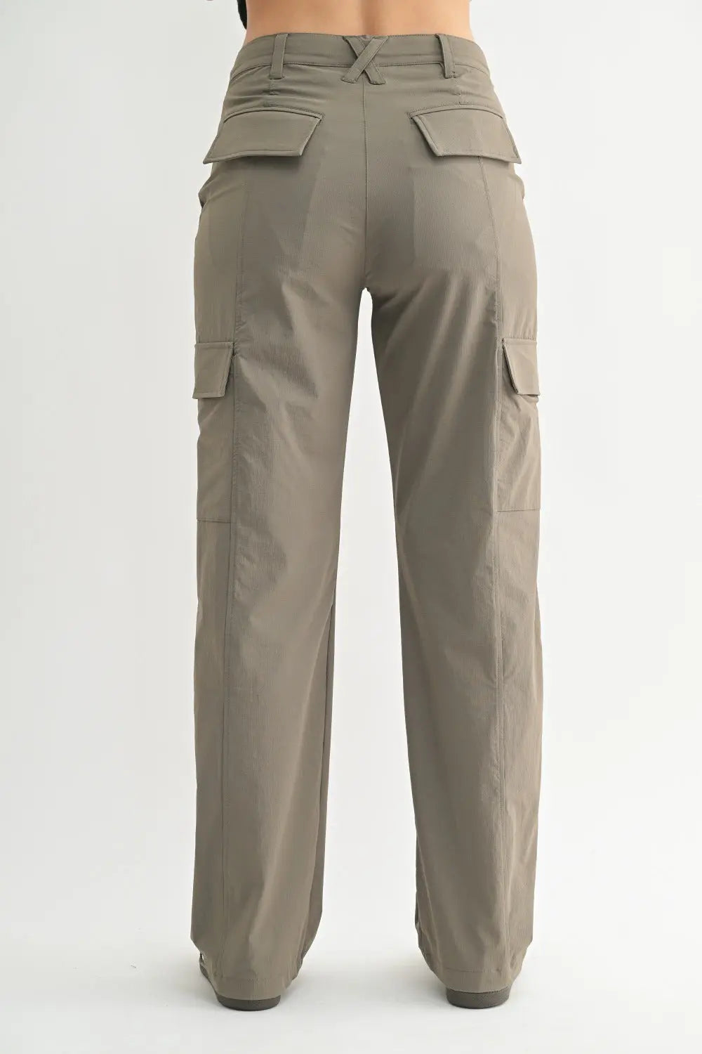 Mono B Mid-Rise Wide Leg Cargo Pants – Oversized Mid-Rise Performance Cargo Pants    MONO B
