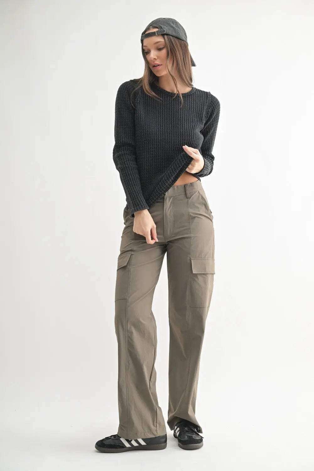 Mono B Mid-Rise Wide Leg Cargo Pants – Oversized Mid-Rise Performance Cargo Pants    MONO B
