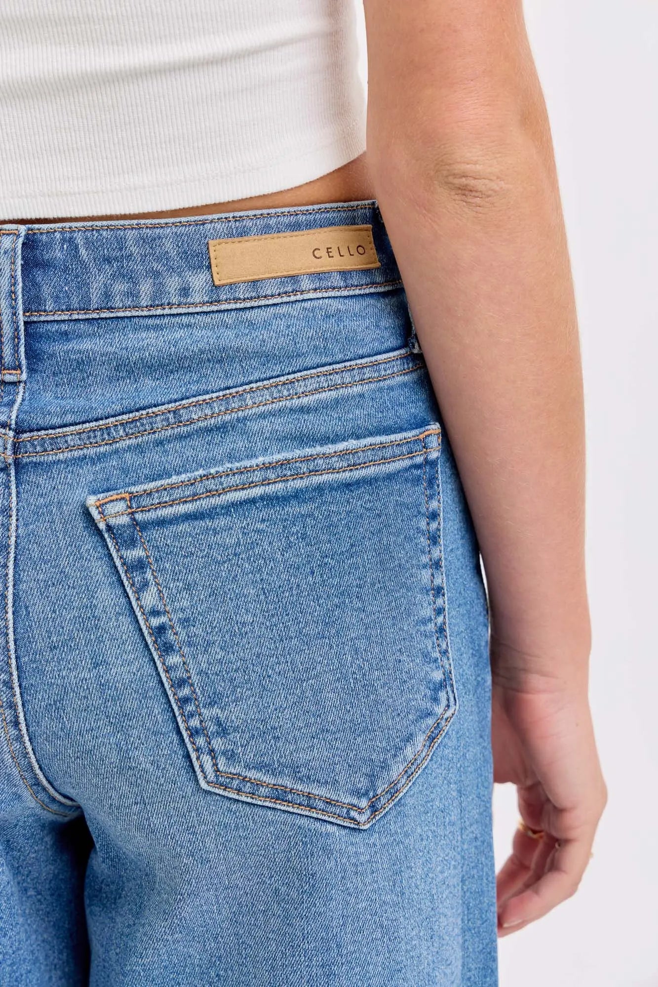 Cello Jeans Georgia High Rise Wide Leg Jeans – Medium Wash Denim    WAT? JEANS & CELLO JEANS