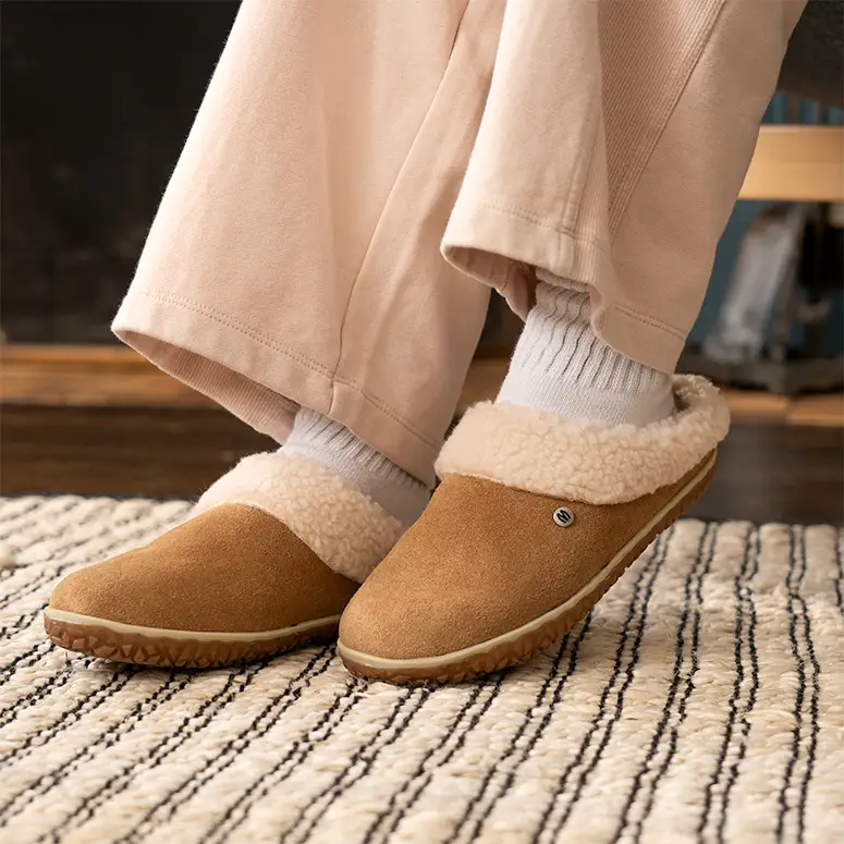 Women’s Minnetonka Spruce – Cozy Comfort for Home and Beyond
