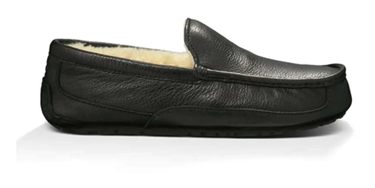 The Men’s UGG Ascot (Leather) Slipper – Timeless Style & Everyday Comfort    UGG