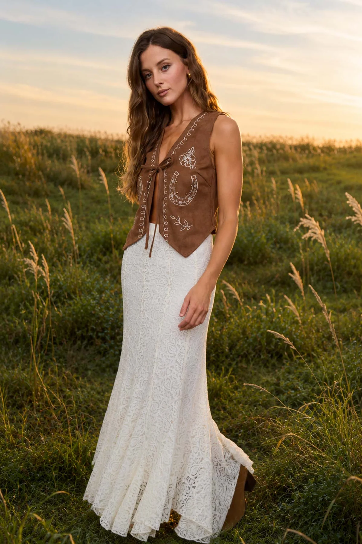 HORSE SHOE EMBROIDERY FRONT TIE SUEDE VEST    BLU PEPPER