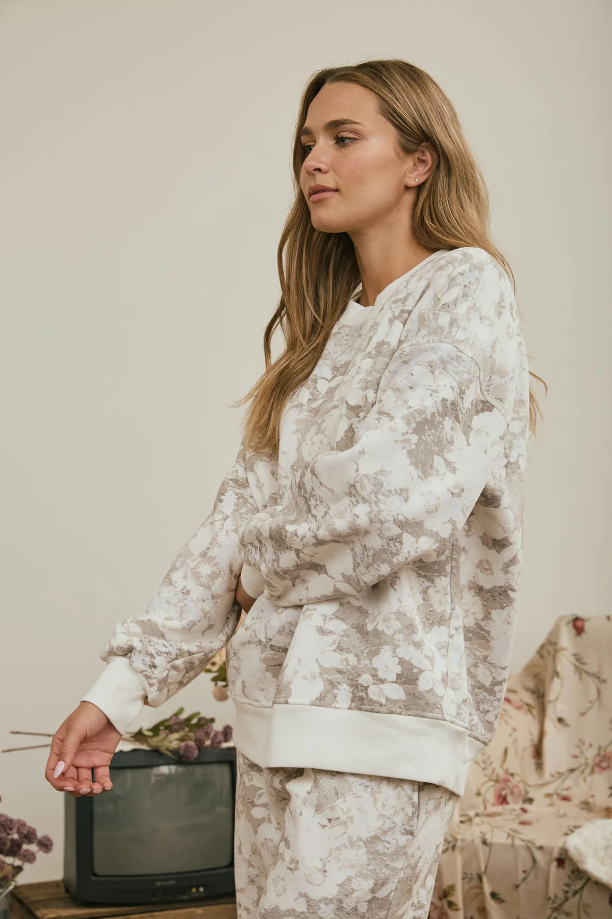 Blu Pepper Field of Dreams Pullover – Floral Wash Boxy Fit Sweatshirt