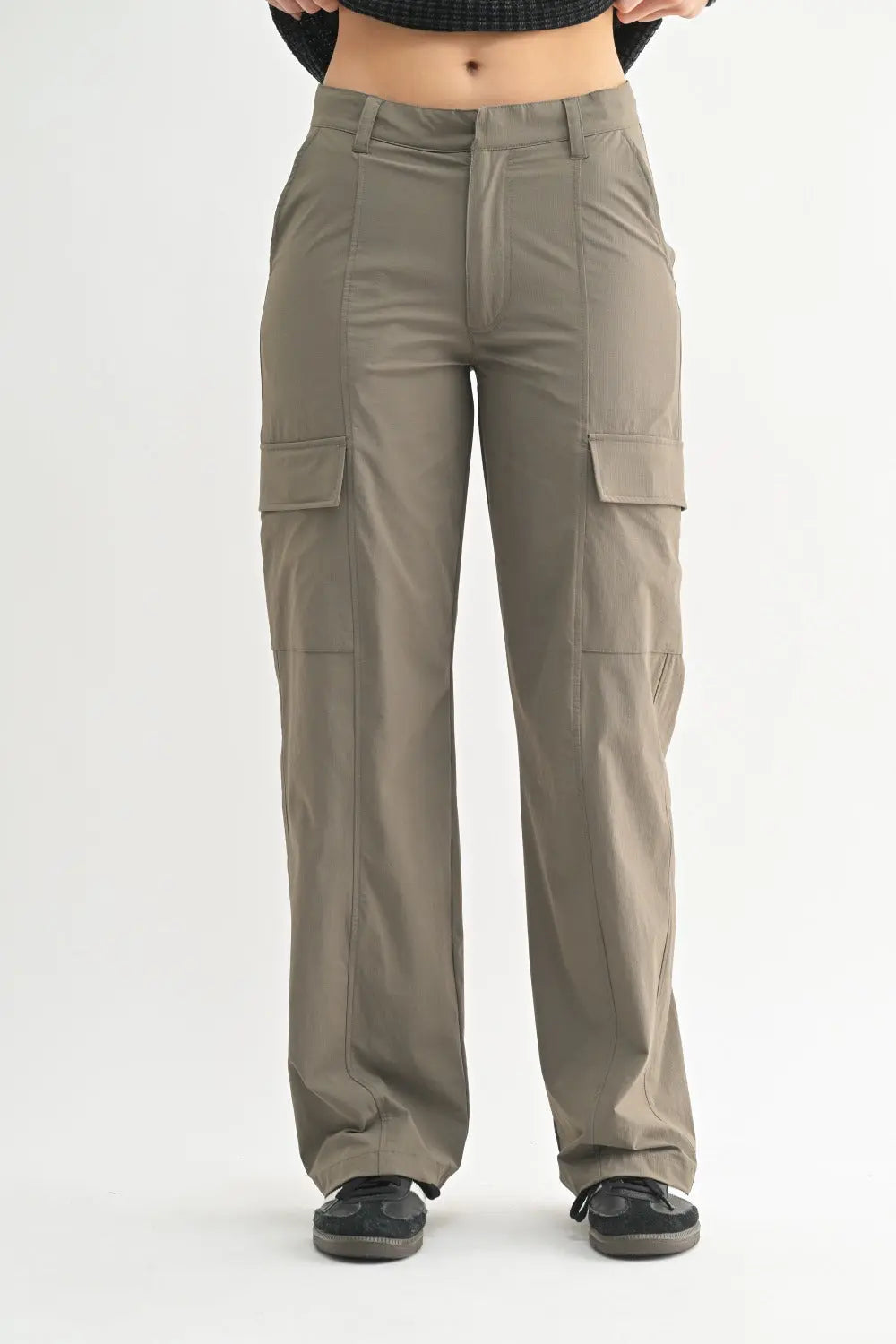 Mono B Mid-Rise Wide Leg Cargo Pants – Oversized Mid-Rise Performance Cargo Pants    MONO B