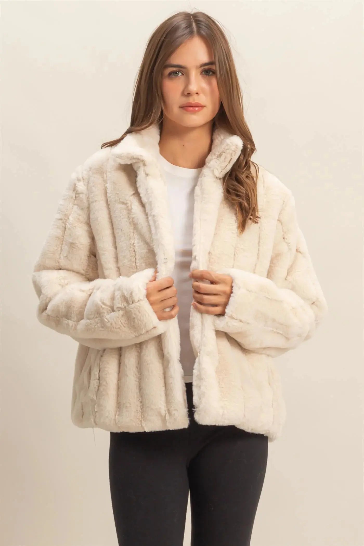 Hyfive Inc. Wonderland Coat – Faux Fur Women’s Classic Jacket    HYFIVE INC