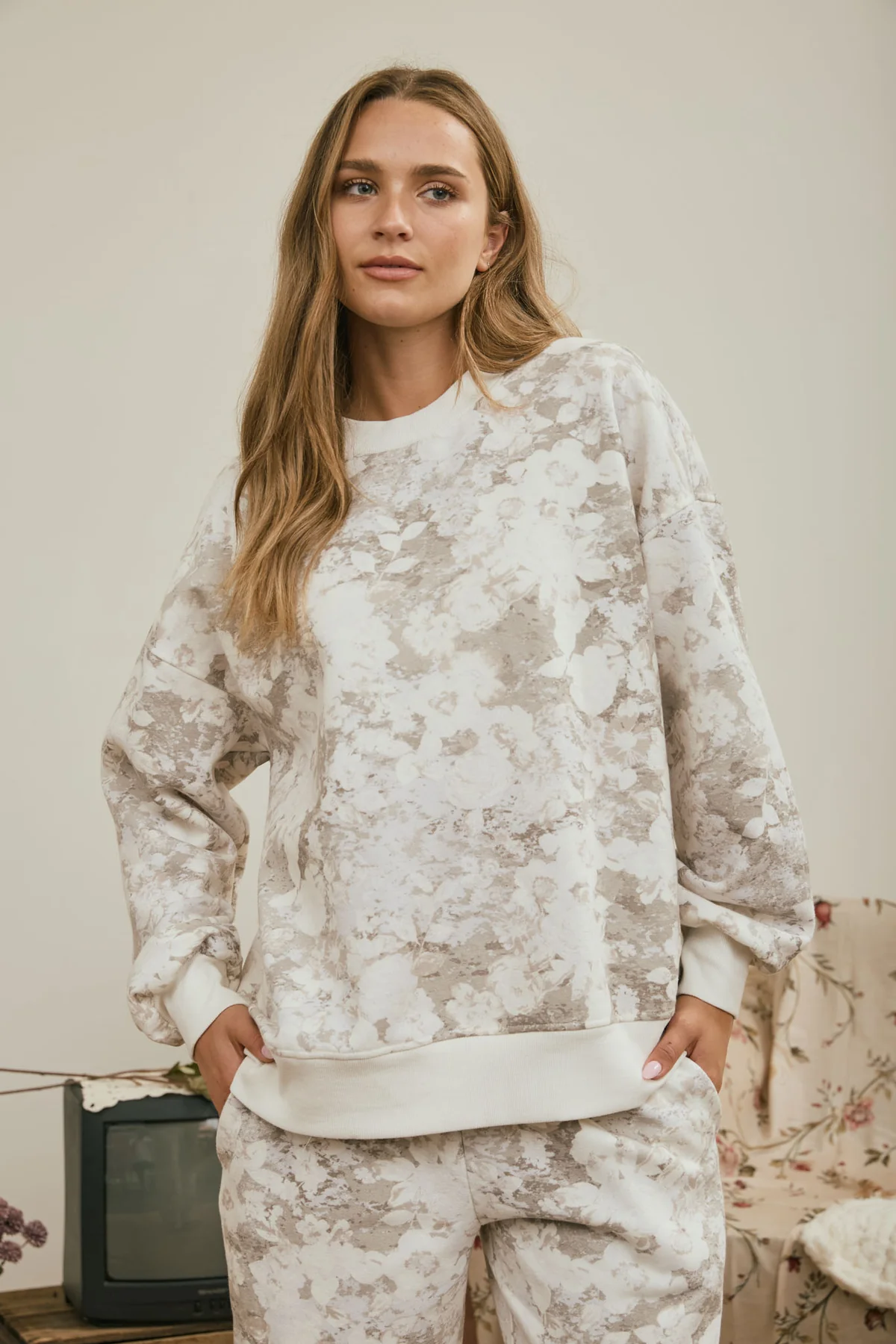Blu Pepper Field of Dreams Pullover – Floral Wash Boxy Fit Sweatshirt