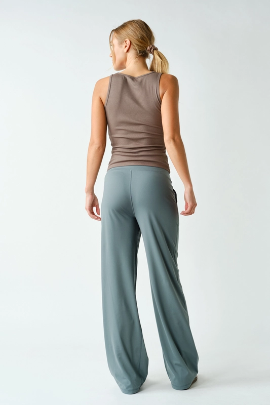 Mono B Ribbed Square Neck Tank – Everyday Fitted Tank