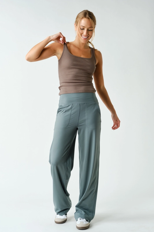 Mono B Ribbed Square Neck Tank – Everyday Fitted Tank