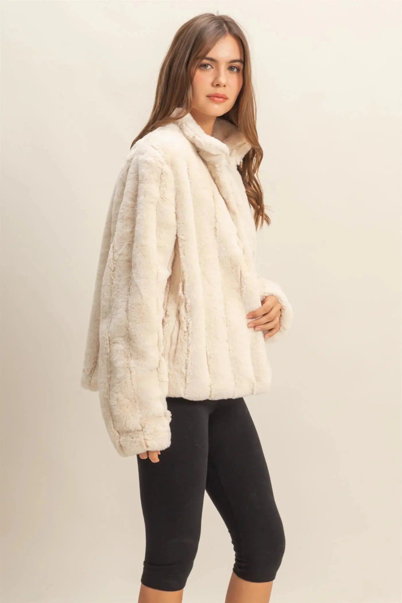 Hyfive Inc. Wonderland Coat – Faux Fur Women’s Classic Jacket    HYFIVE INC