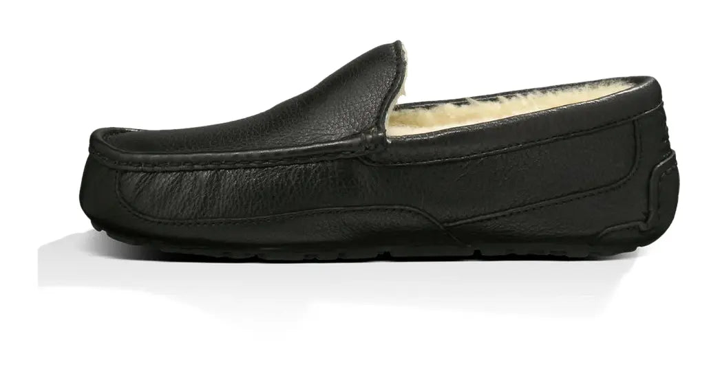 The Men’s UGG Ascot (Leather) Slipper – Timeless Style & Everyday Comfort    UGG