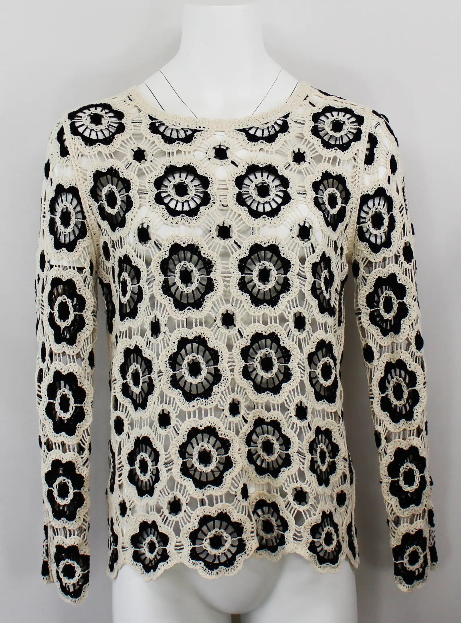 Keren Hart Blissful Bloom Top – Crochet Boho Top with Scalloped Hem  WHITE-BLACK-XL  KEREN HART