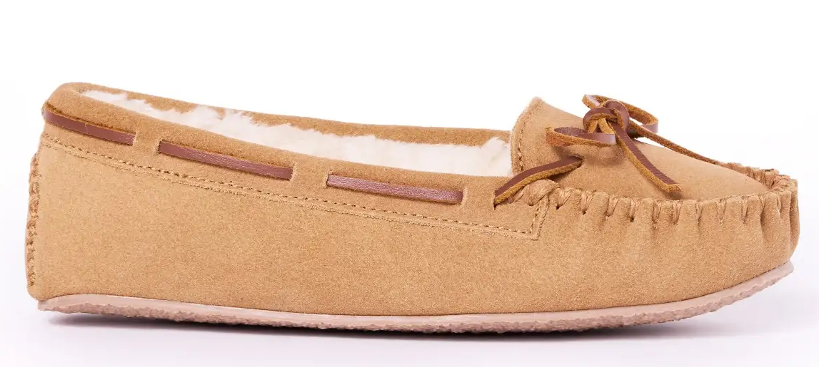 Women’s Minnetonka Cally – Classic Moccasin Style with Cozy Comfort